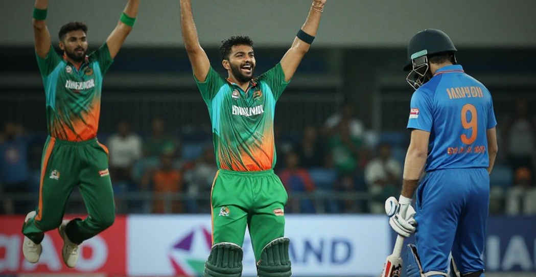 যে সাত ওভার কেউ গোনে না: টুর্নামেন্টের চাপে ফাস্ট বোলারের শরীর